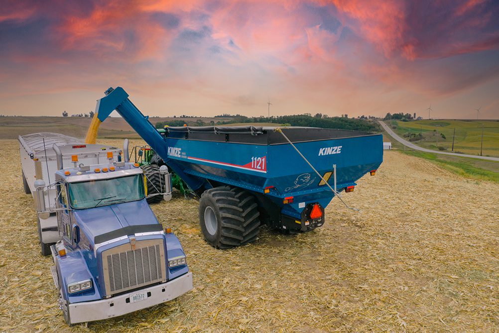 1121 Dual Auger Cart 1100 bushel Kinze